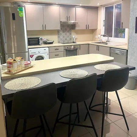 Sea View Penthouse * لارنكا