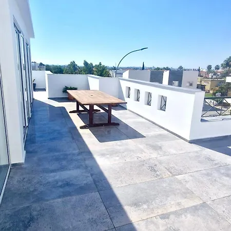Sea View Penthouse Apartment *